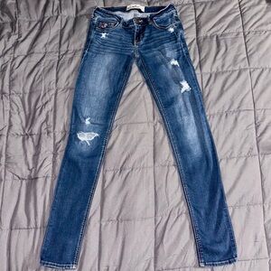 Hollister Jeans Size 3R 26x31 Blue Denim Jean Ripped Distressed